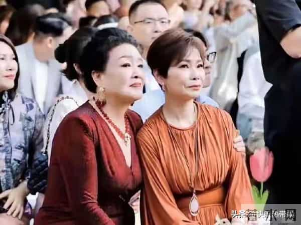 马筱梅主动晒孕肚，小腹隆起超6个月，夫妻俩感受胎动画面好温馨