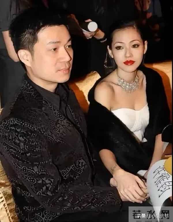 s妈痛哭,小s晒全家福,大s去世10个月,她们一家都变了