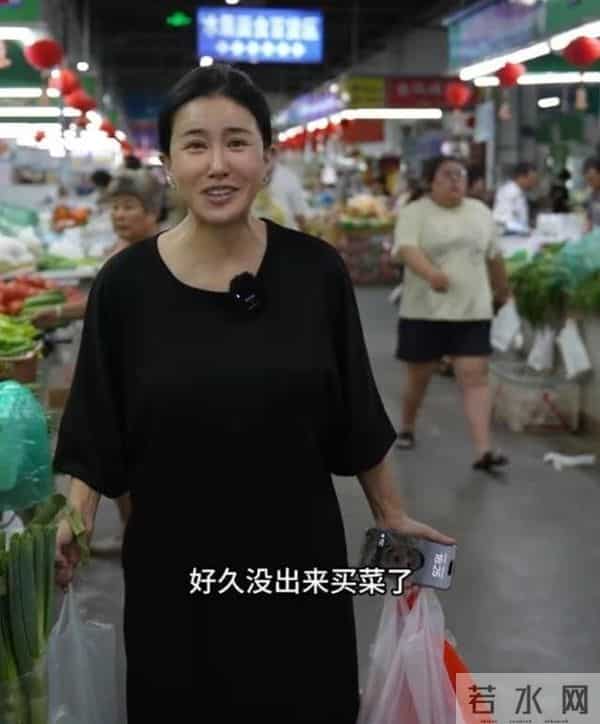 42岁香港艳星下嫁山东农村，曾不雅照满天飞，现状曝光，她后悔吗