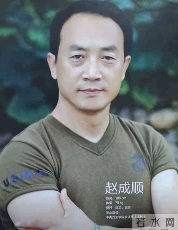 原来他俩是一家人,父亲两获飞天奖是老戏骨,儿子年近50是演技派