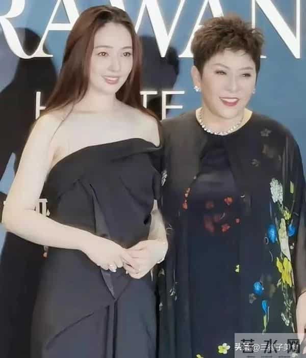 郭碧婷不再隐瞒，坦白和向佐长期分居的真相，多亏有向太的大格局