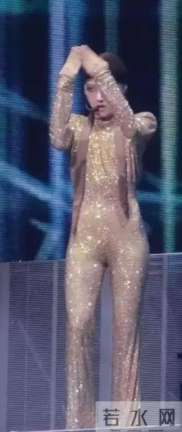 刘雨昕身材好得离谱,这么贴身的衣服一般人真驾驭不了!