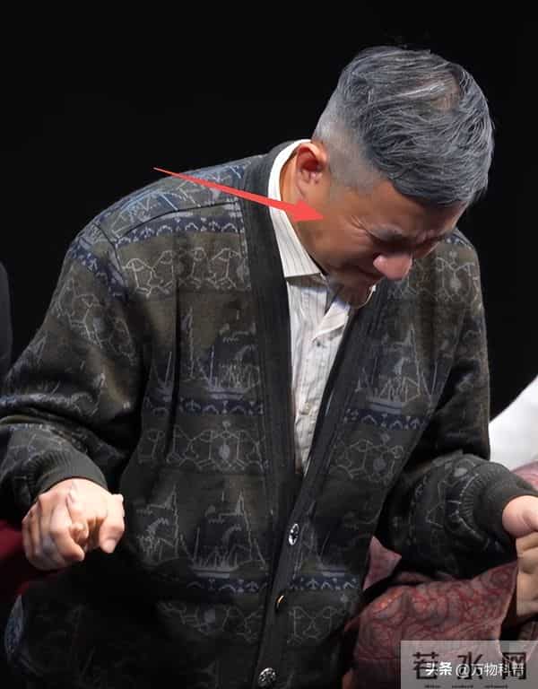 马伊琍参加上戏80周年校庆,文章话剧演出,腰伤复发