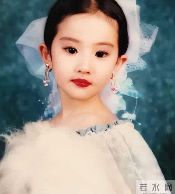 国内挣钱国外花？被金鹰奖"除名"的刘亦菲，终是为母亲的糊涂买单