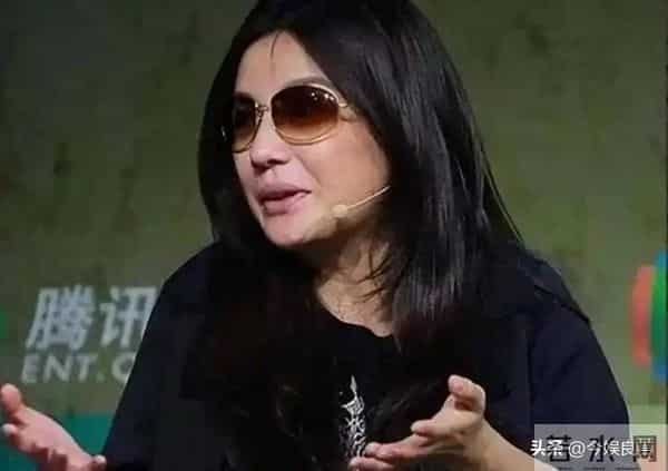 拔出萝卜带出泥！49岁赵薇近况被曝，原来圈内封杀只是冰山一角