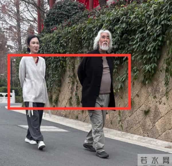 张纪中逛径山寺被偶遇!挺大肚白发显苍老,43岁杜星霖干瘪像道姑