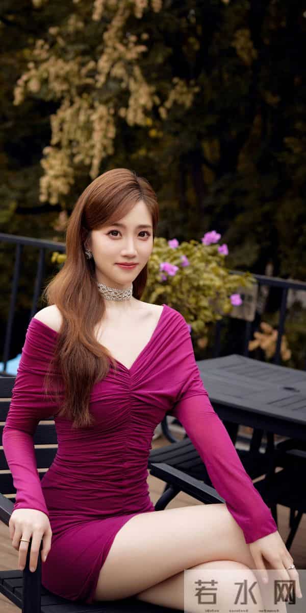 内娱腿精天花板！张纯烨175cm漫画腿杀疯了，15年自律细节藏不住