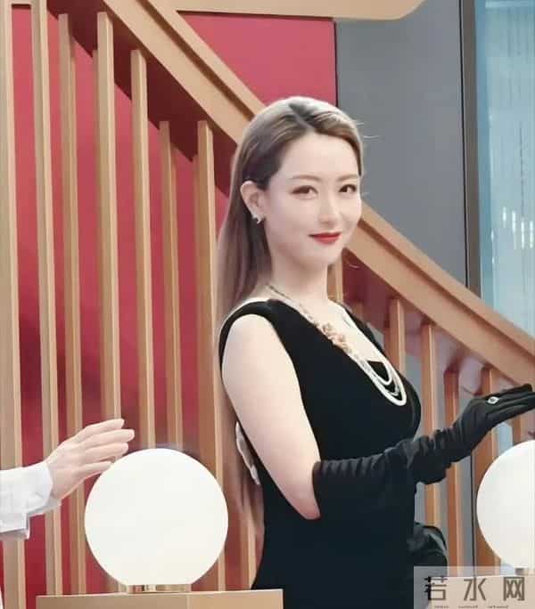 39岁白冰西安亮相美上热搜！难怪连胡歌都说她太美不敢直视