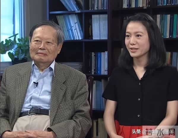杨振宁去世2个月,翁帆终于露面,坦言2件小事,迎来全网口碑暴涨