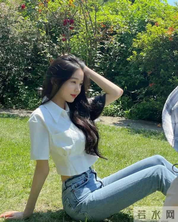 张元英牛仔裤很有青春的味道,鲜美