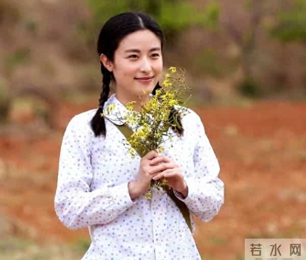 长得不够有星味,演了4次女一号也没红,如今42岁仍未婚