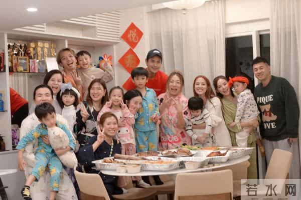 34岁前香港TVB女星的小儿子近照曝光,颜值遗传到父母的好基因