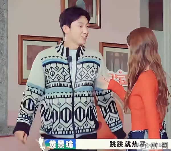 关系藏不住了？黄景瑜被曝有"新恋情"，金晨把腿放到他腿上！