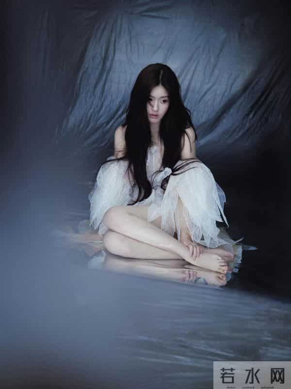 赵露思的透视纱裙有点大胆