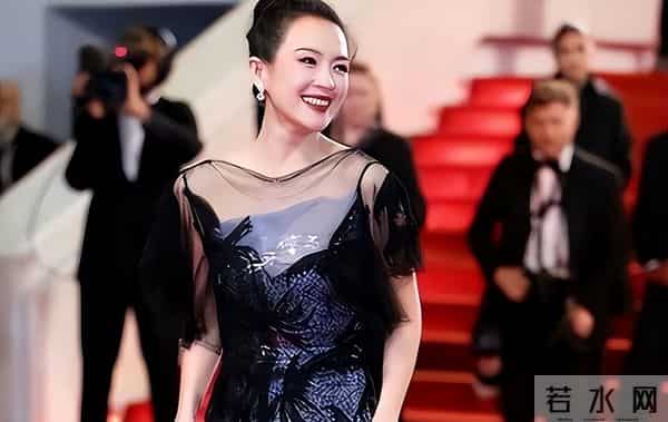 章子怡等了25年，李安终于抱了她，满身野心的女孩终于活成大女主