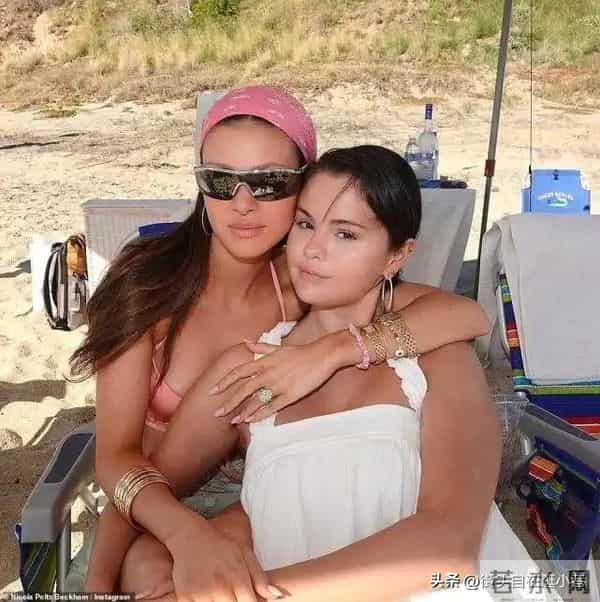 30岁赛琳娜发福明显，与妮可拉同行，大布对爱妻呵护备至