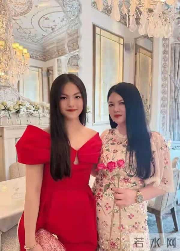 49岁李湘遭网红当众丑化身材，深夜甩瘦照硬核回击，这波太飒了！