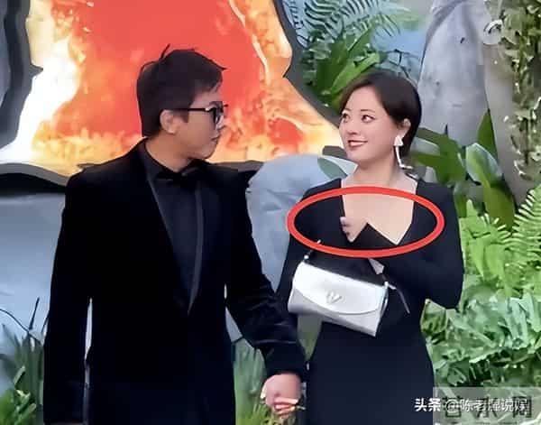 红毯成"照妖镜"!章子怡假发尴尬,孙俪深V险走光,黄轩没存在感