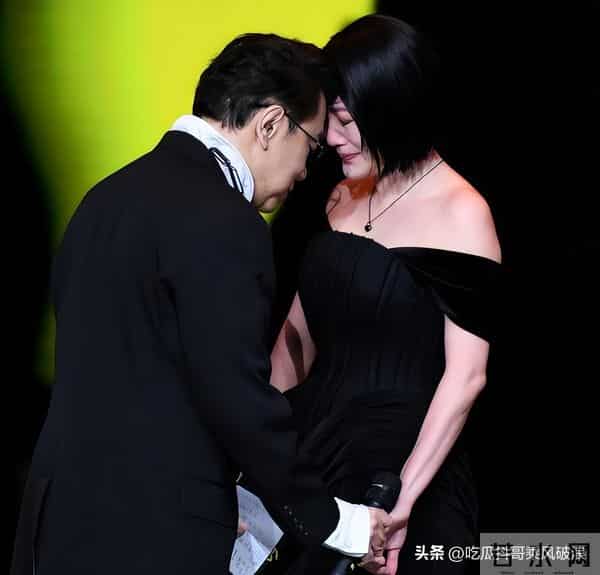 同一天！马筱梅挺孕肚参加五周年庆典，小S和姊妹、S妈相拥而泣