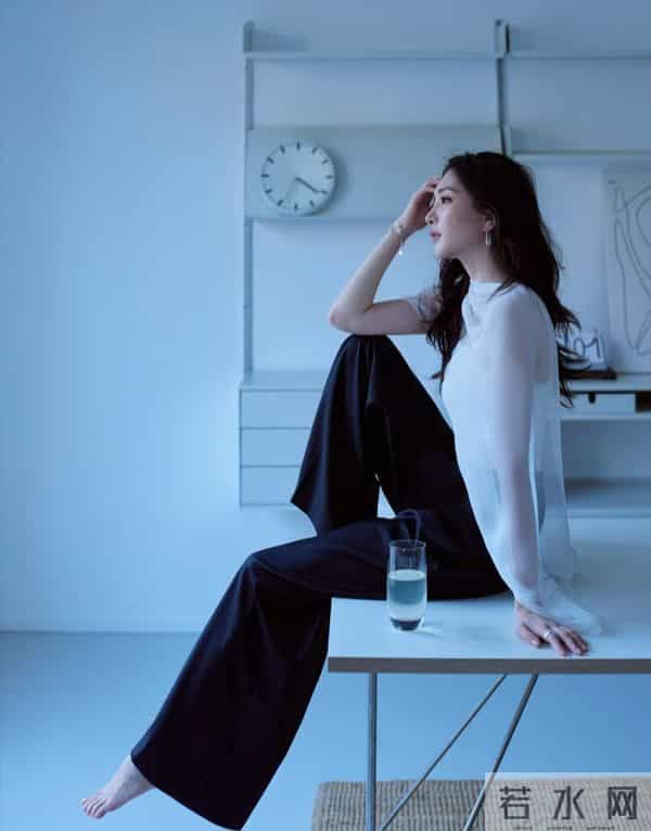 江疏影光脚美照，清冷美丽！