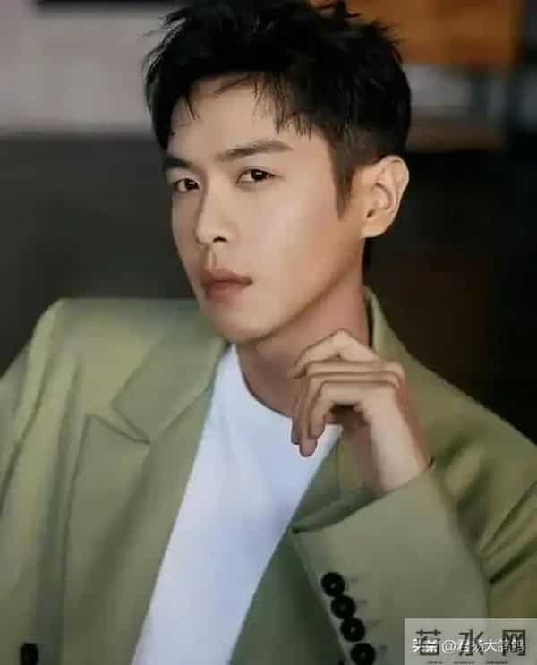 他们俩原来是父子,父亲两获飞天奖是老戏骨,儿子年近50是演技派