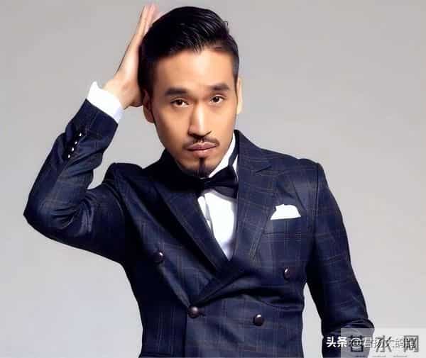 爸是导演,妈是演员,演技不次于朱亚文,47岁演《大生意人》红了