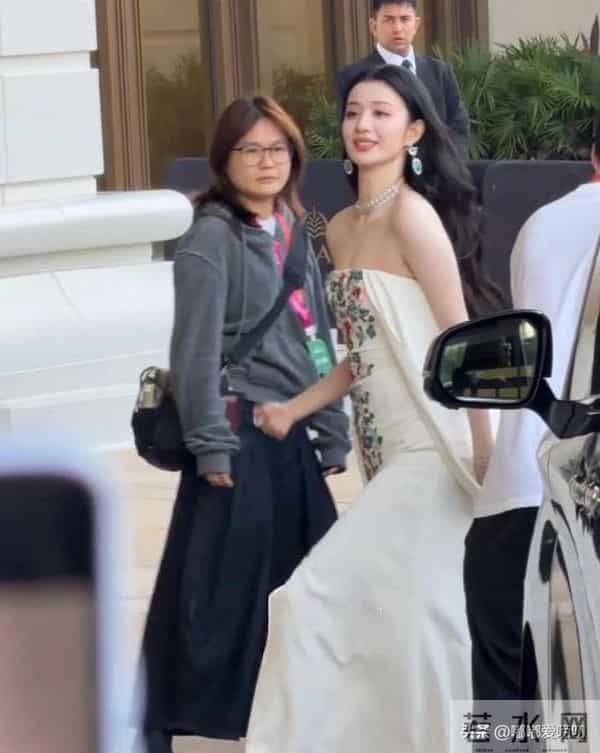 王楚然在澳门被偶遇,她身材高挑婀娜多姿,皮肤白皙,真的好美啊