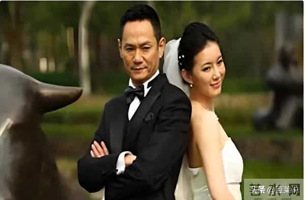 16年前，曾在爱妻葬礼上哭到昏厥，永不再娶的果靖霖，如今怎样了