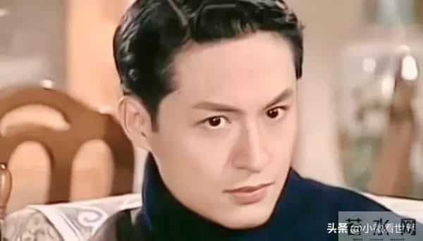 马景涛前妻带180高个儿子逛街，母子仨像姐弟，骄傲称儿子比爸帅