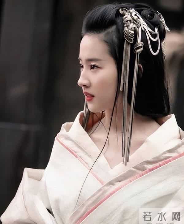 国内挣钱国外花？被金鹰奖"除名"的刘亦菲，终是为母亲的糊涂买单