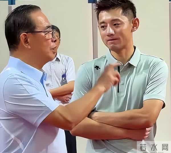 64岁蔡振华老婆，原来是她，如今演员儿子成两人的骄傲