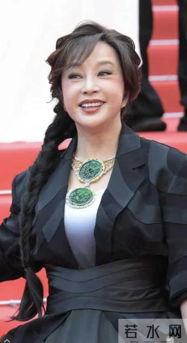 离婚35年，75岁刘晓庆高调官宣喜讯