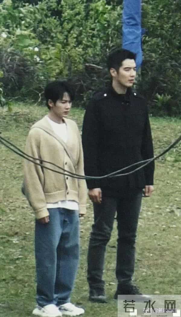 不合影不知道，一合影全露馅！原来这些明星都是潜藏的“小土豆”