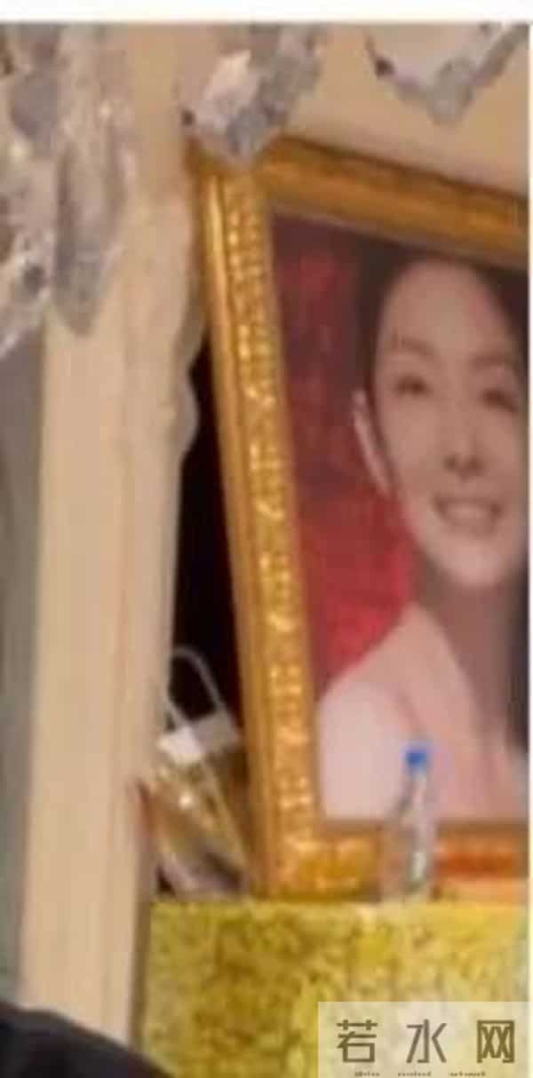 小S晒母女四人p图照!屋里摆着巨大的S照,徐妈两个举动让人心疼