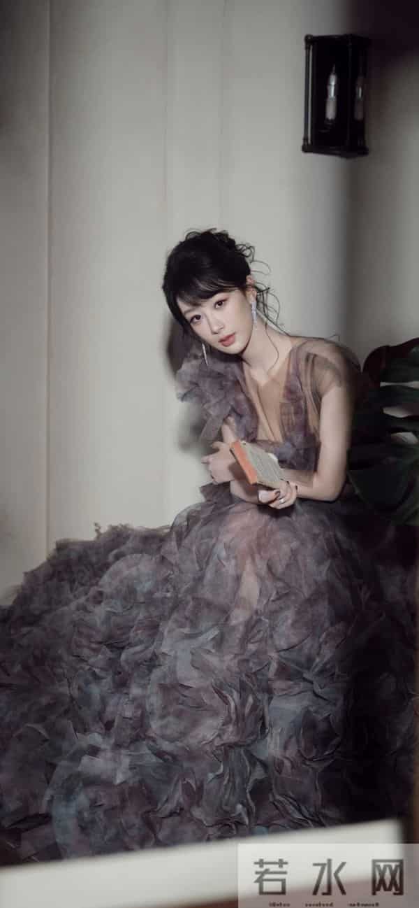 杨紫,薄纱写真,简直美得有点过分了