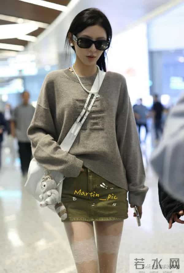 张予曦机场路透,肉丝美腿十分吸睛,这不妥妥的福利吗!