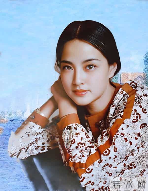 母亲去世时，刘晓庆却在外地走穴！她遭网友诟病