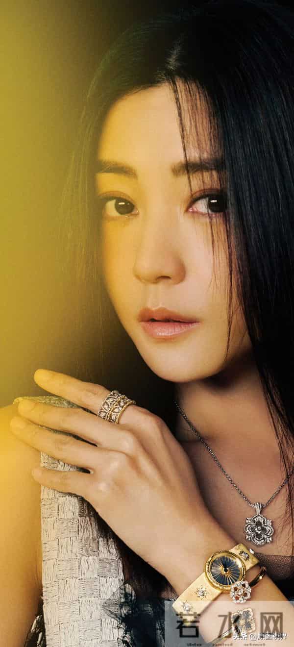 红气养人——卫诗雅时尚写真大图