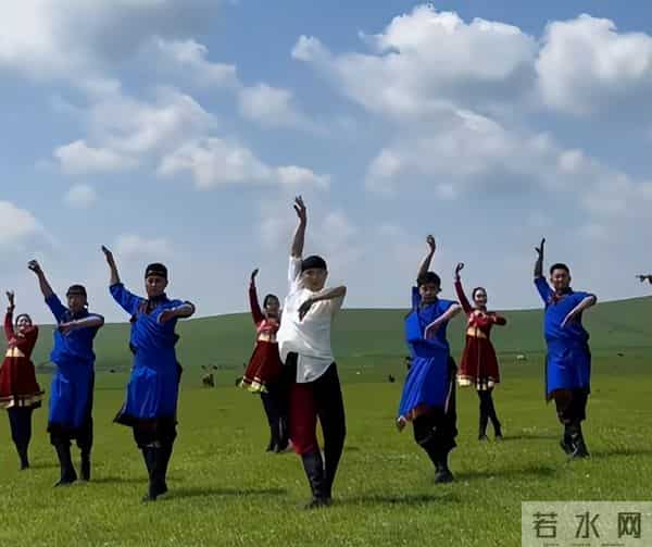 26年央视春晚官宣!8字主题、主标识网友怒赞:今年春晚有点东西