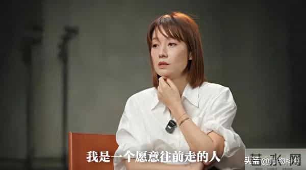 马伊琍参加上戏80周年校庆,文章话剧演出,腰伤复发