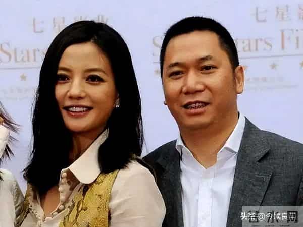 拔出萝卜带出泥！49岁赵薇近况被曝，原来圈内封杀只是冰山一角