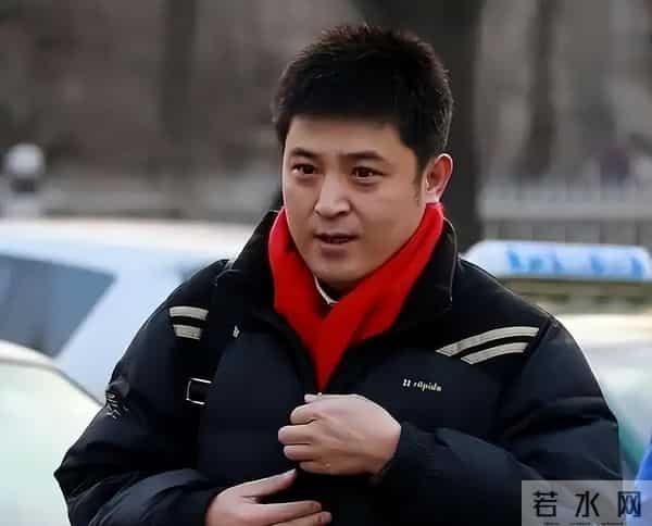 明着吃软饭?多次上春晚竟然全是老婆的功劳,结婚多年被拿捏死