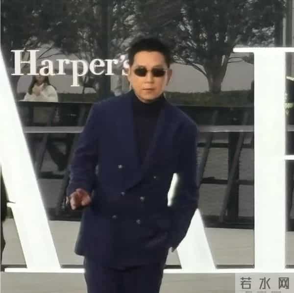 上海红毯太真实，谭卓脸肿，吉娜大小胸成谜，赵雅芝深V险走光