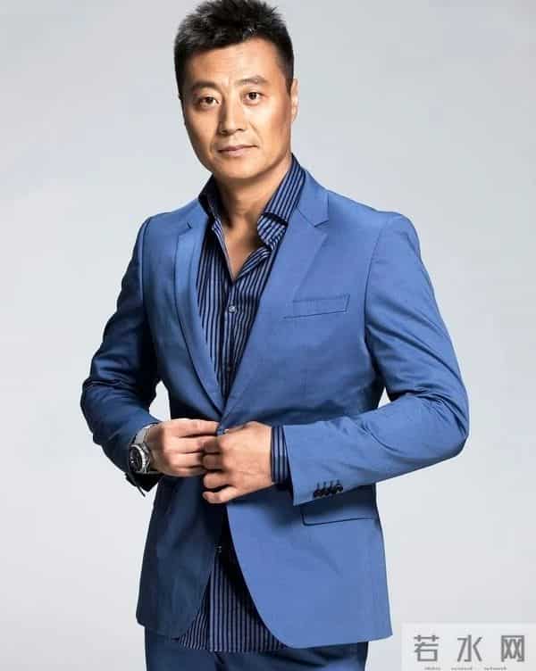 她陪他住7年地下室,他红后说:房子能换,老婆这辈子不换!