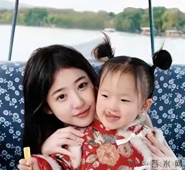 狐狸尾巴藏不住,黄一鸣自曝大四实习期怀孕,撕下王思聪的"体面"