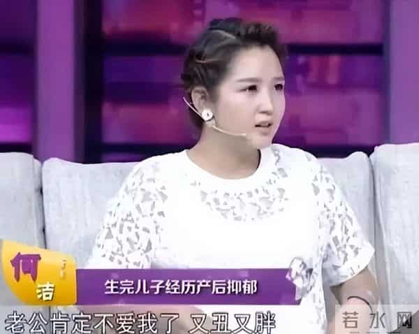 39岁何洁被嘲不忍直视, 腋下勒出副乳肚子三层肉, 养4个娃操劳疲惫