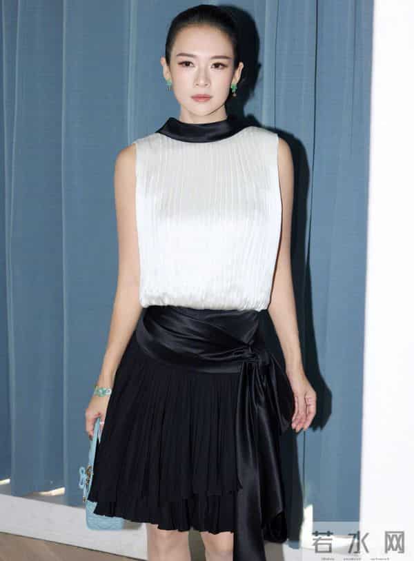 46岁章子怡近照太绝了,高马尾减龄又俏皮,状态逆生长美到失语