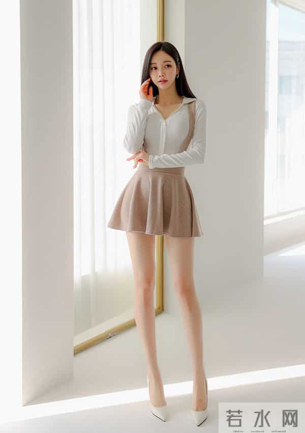 孙允珠白色衬衣短裙
