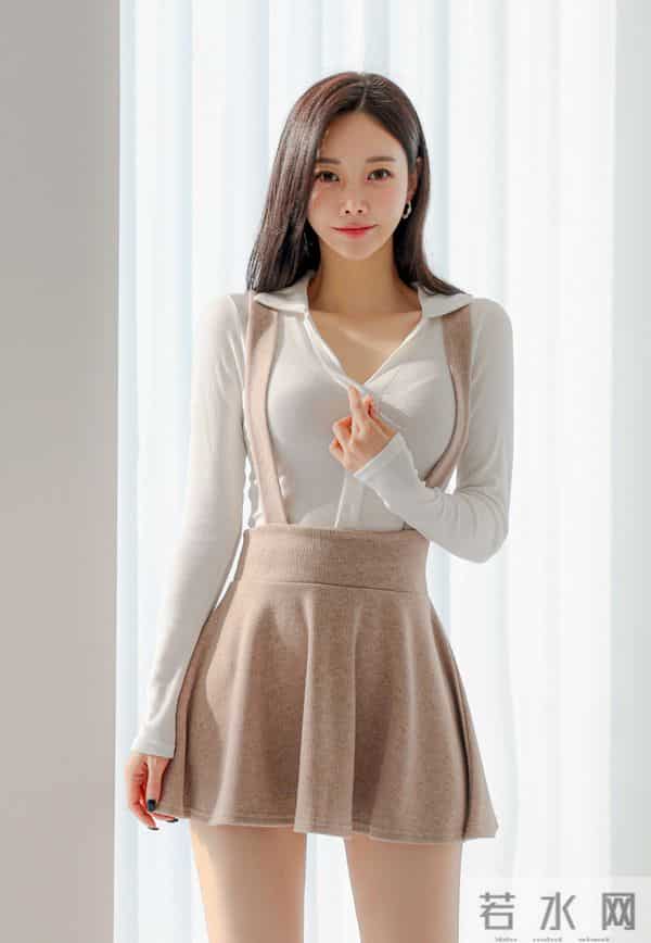 孙允珠白色衬衣短裙