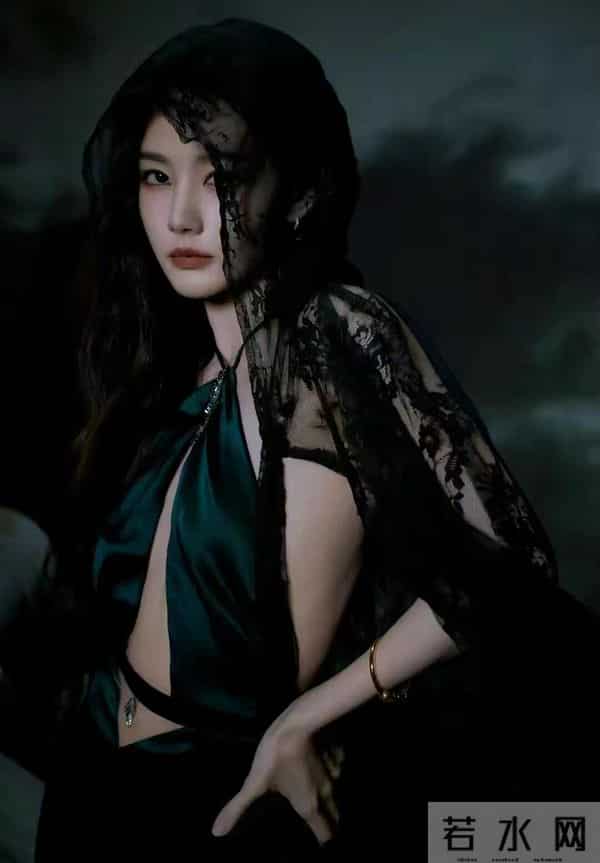 李一桐建模级美腿+慵懒纯欲感,34岁少妇韵味美到犯规